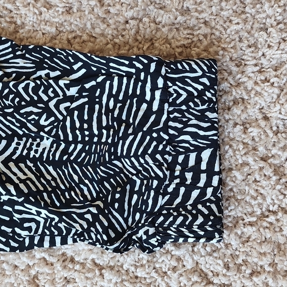 Forever 21 patterned viscose pants size M black - Picture 4 of 4